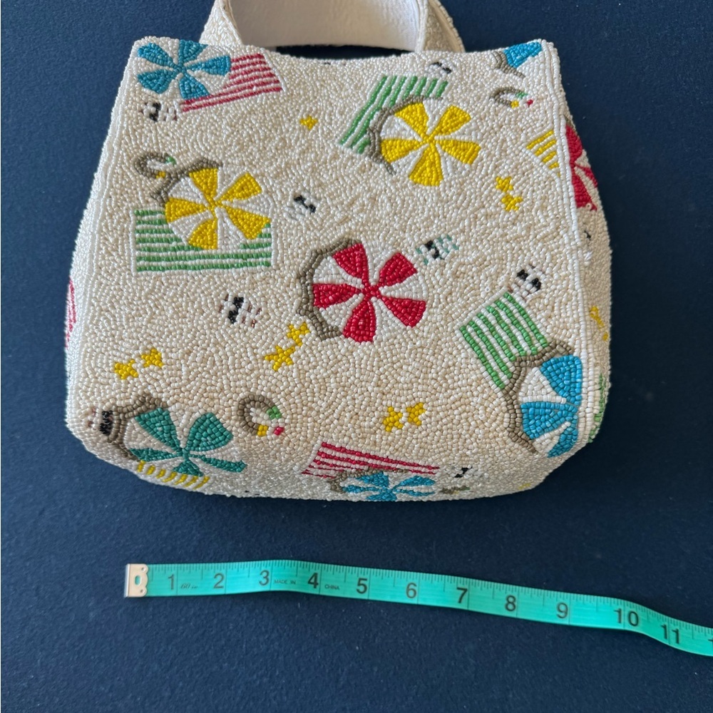 GORGEOUS Beaded Tote Bag with beach umbrella and beach towel designs- SO FUN⛱️ - Picture 11 of 12